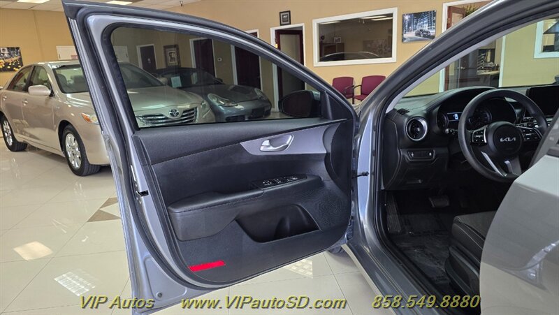 Used 2016 Kia Forte LX FWD image 11