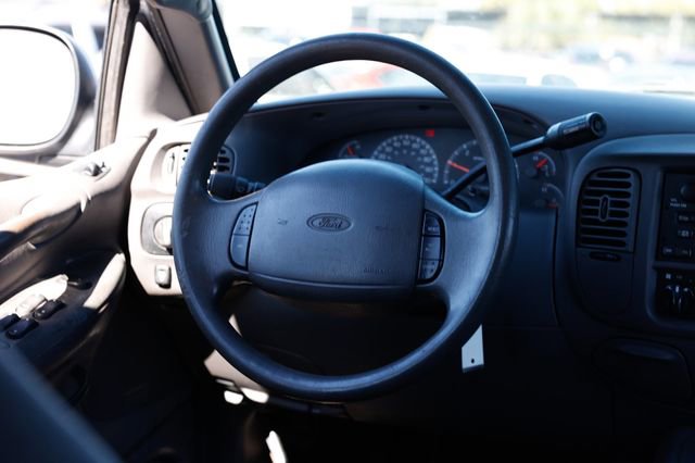 Used 2002 Ford Expedition XLT image 33