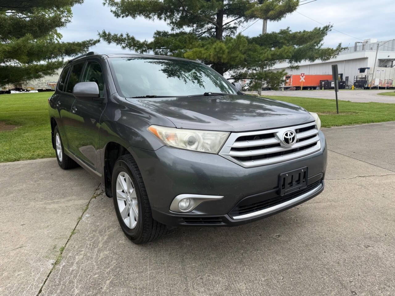 Used 2011 Toyota Highlander 4WD w/ Tech Pkg image 3