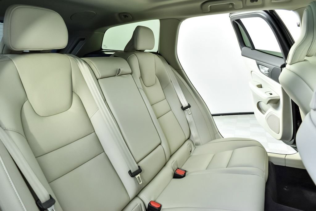 Certified 2024 Volvo V60 B5 Cross Country Plus image 24