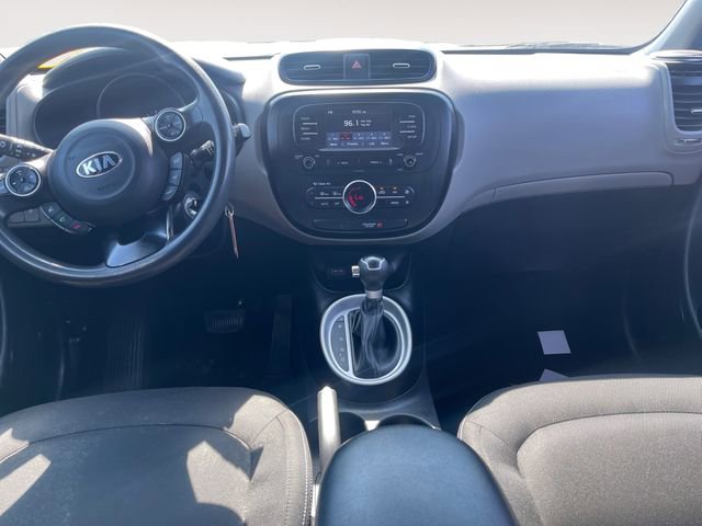 Used 2017 Kia Soul + image 10