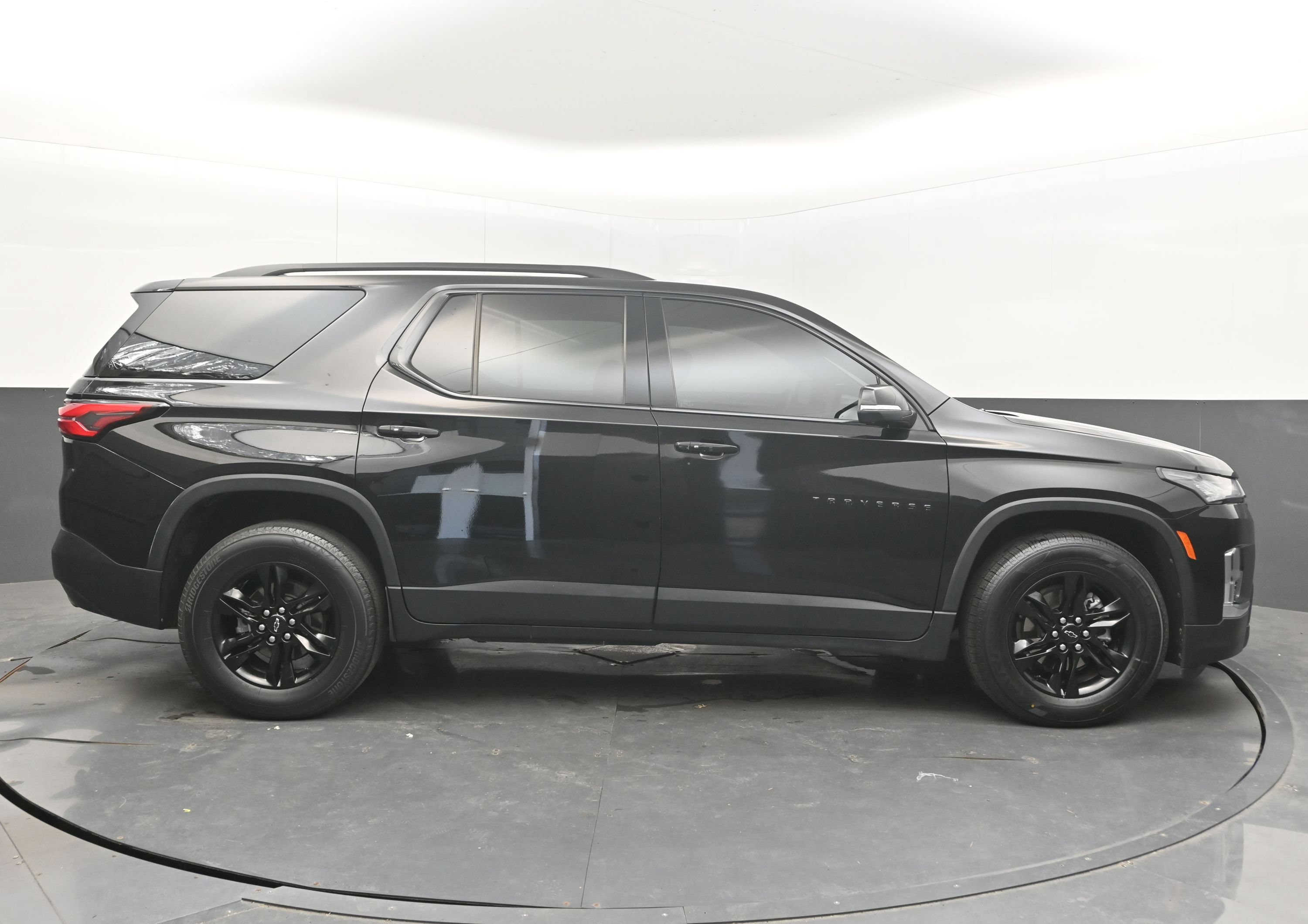 Used 2023 Chevrolet Traverse LT FWD image 10