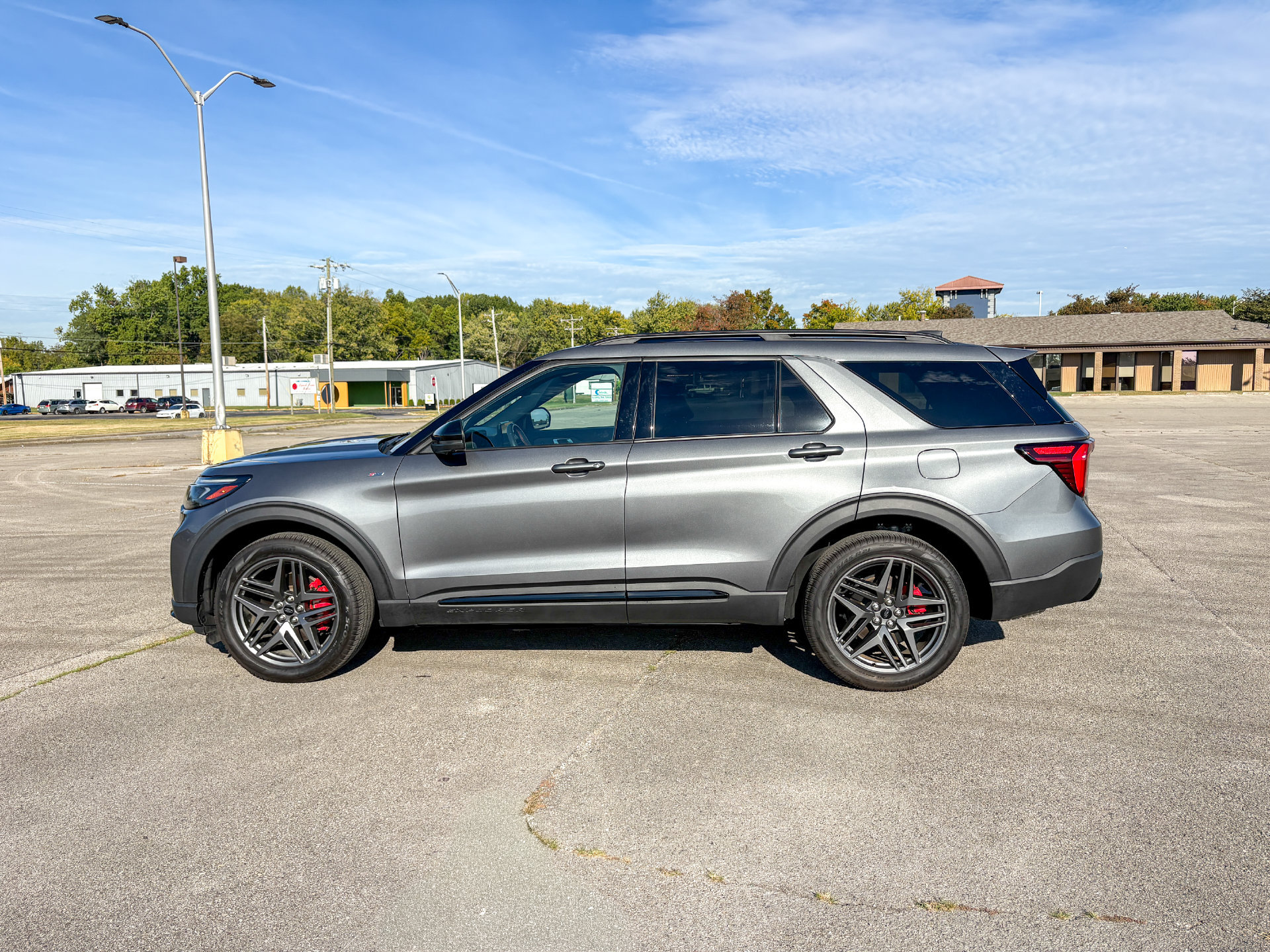 Used 2025 Ford Explorer ST-Line w/ ST-Line Street Pack AWD/4WD image 5