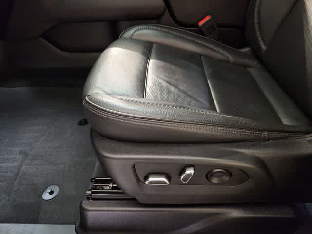 Used 2023 GMC Yukon Denali AWD/4WD image 25