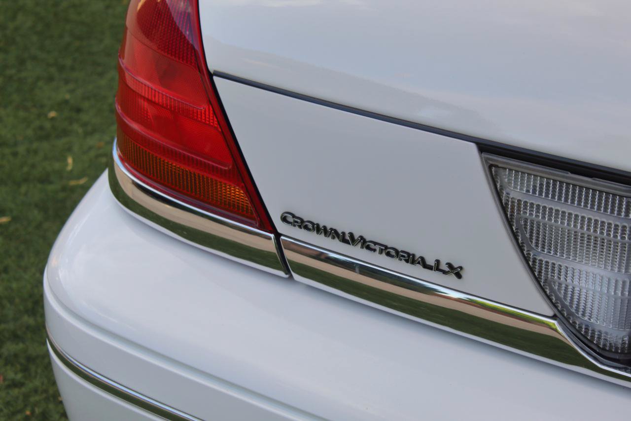 Used 1999 Ford Crown Victoria LX RWD image 28