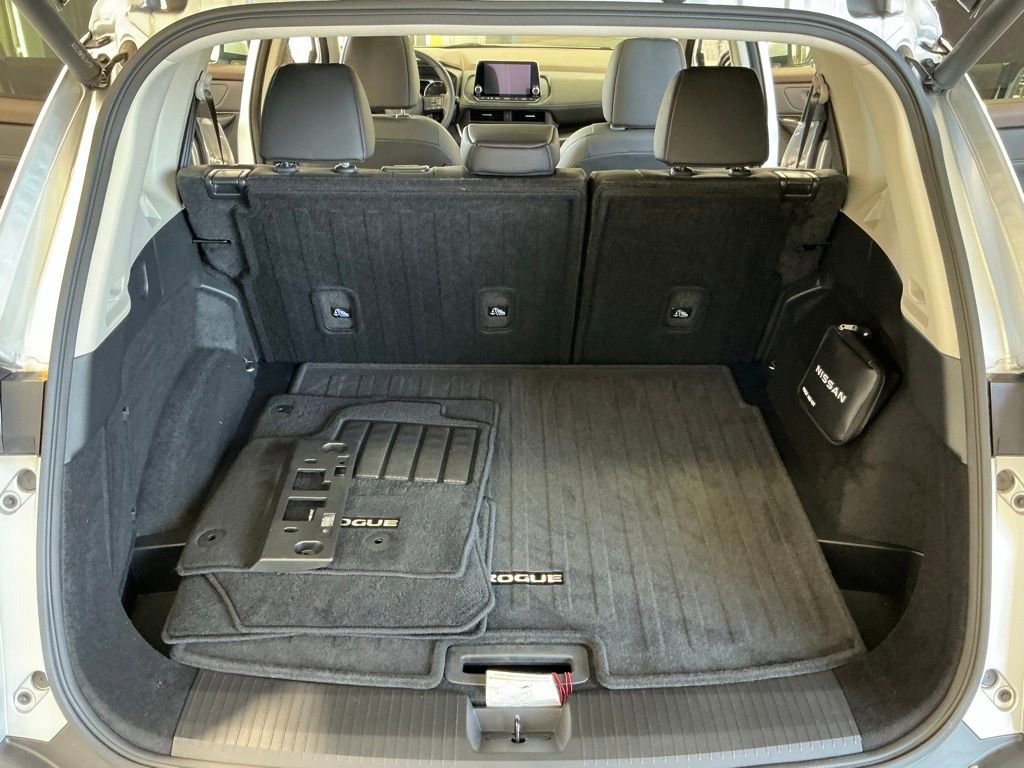 Used 2023 Nissan Rogue SV w/ SV Premium B Package FWD image 19
