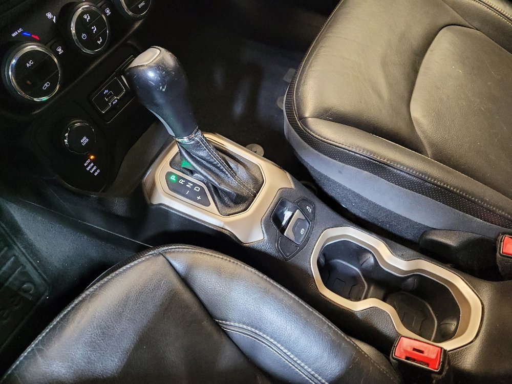 Used 2015 Jeep Renegade Limited image 26