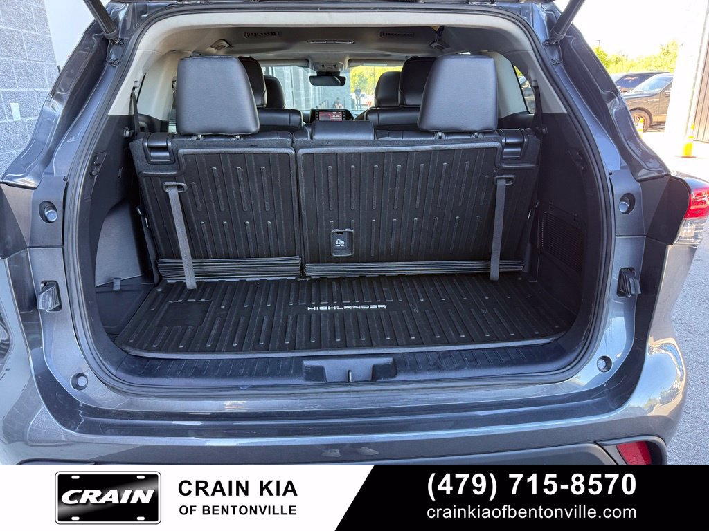 Used 2021 Toyota Highlander XLE FWD image 31