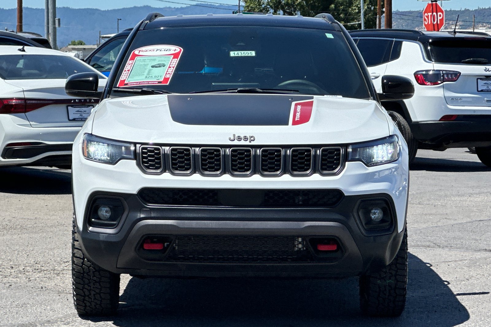 Used 2025 Jeep Compass Trailhawk AWD/4WD image 9