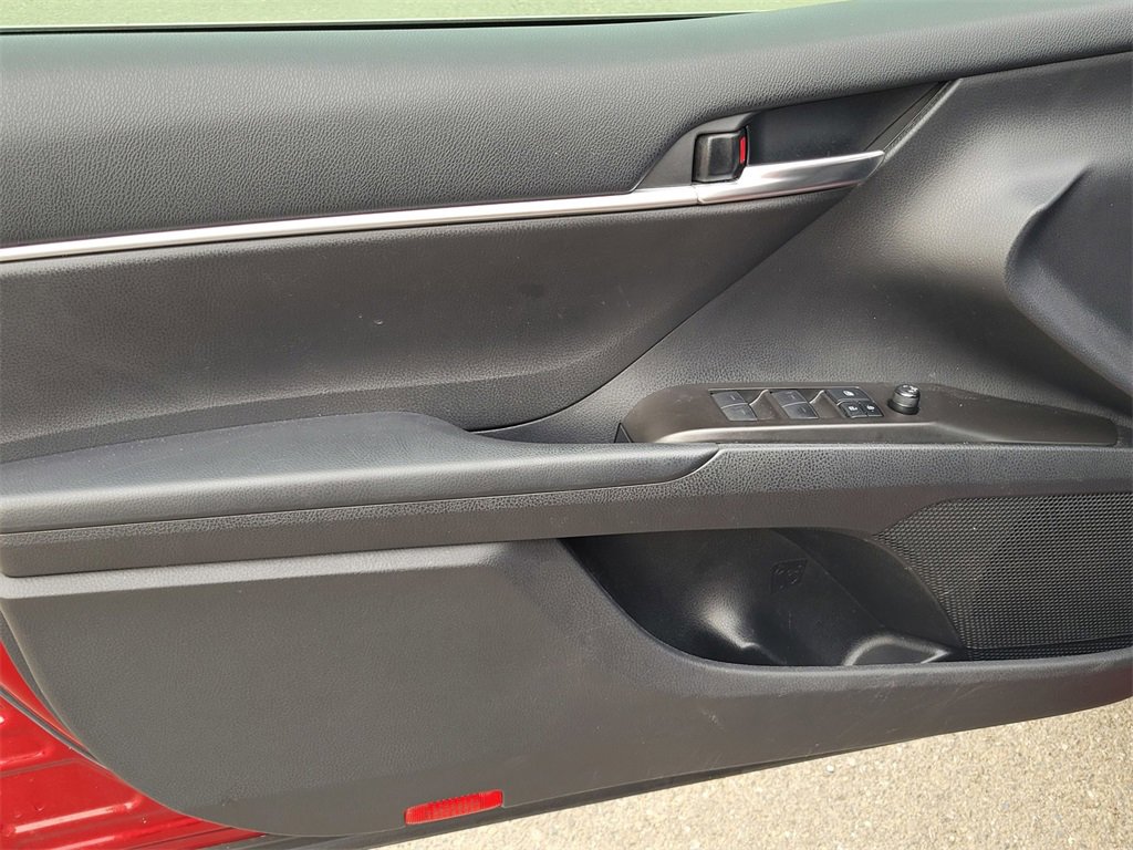 Used 2021 Toyota Camry LE image 15