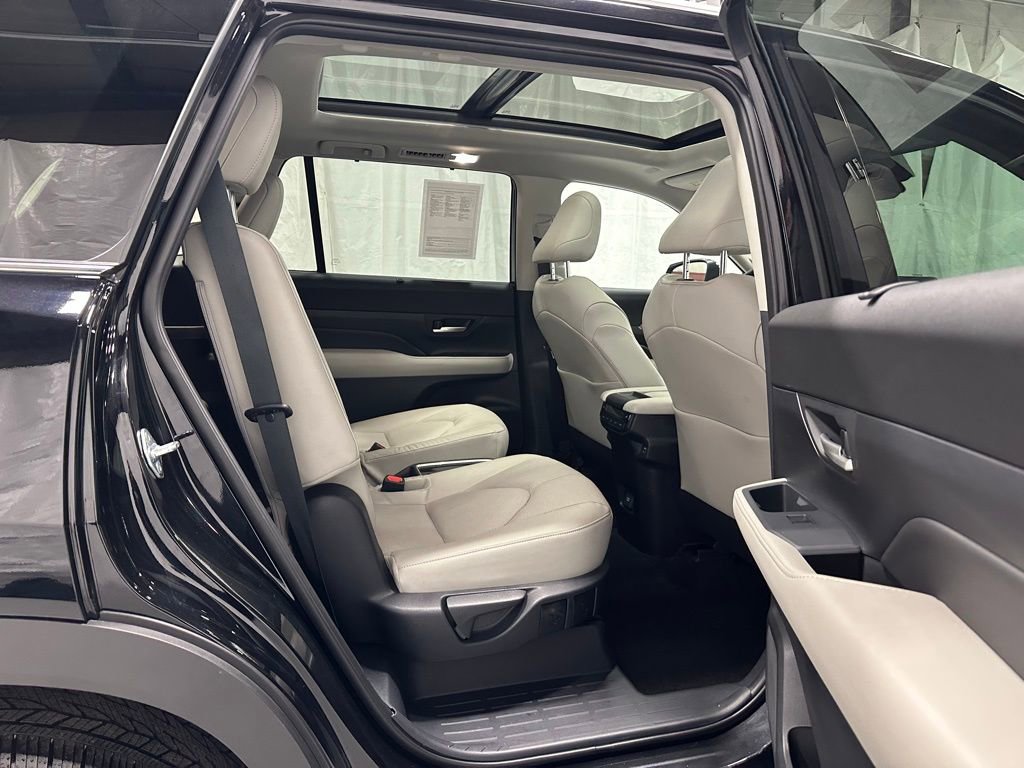Used 2025 Toyota Grand Highlander AWD image 55
