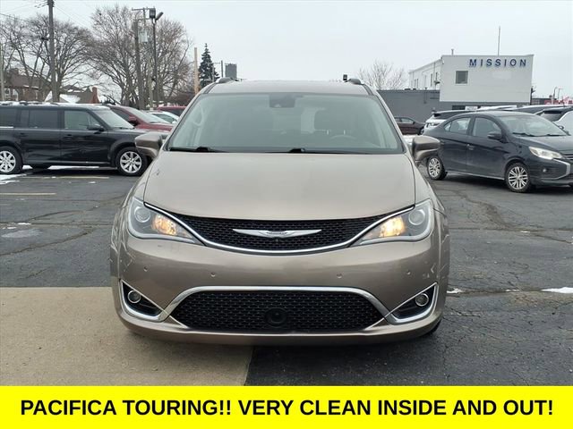 Used 2018 Chrysler Pacifica Touring-L w/ Advanced Safetytec Group image 2