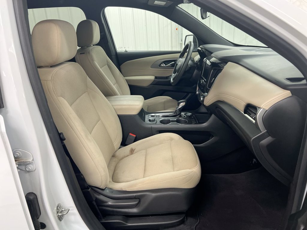 Used 2023 Chevrolet Traverse LS FWD image 21