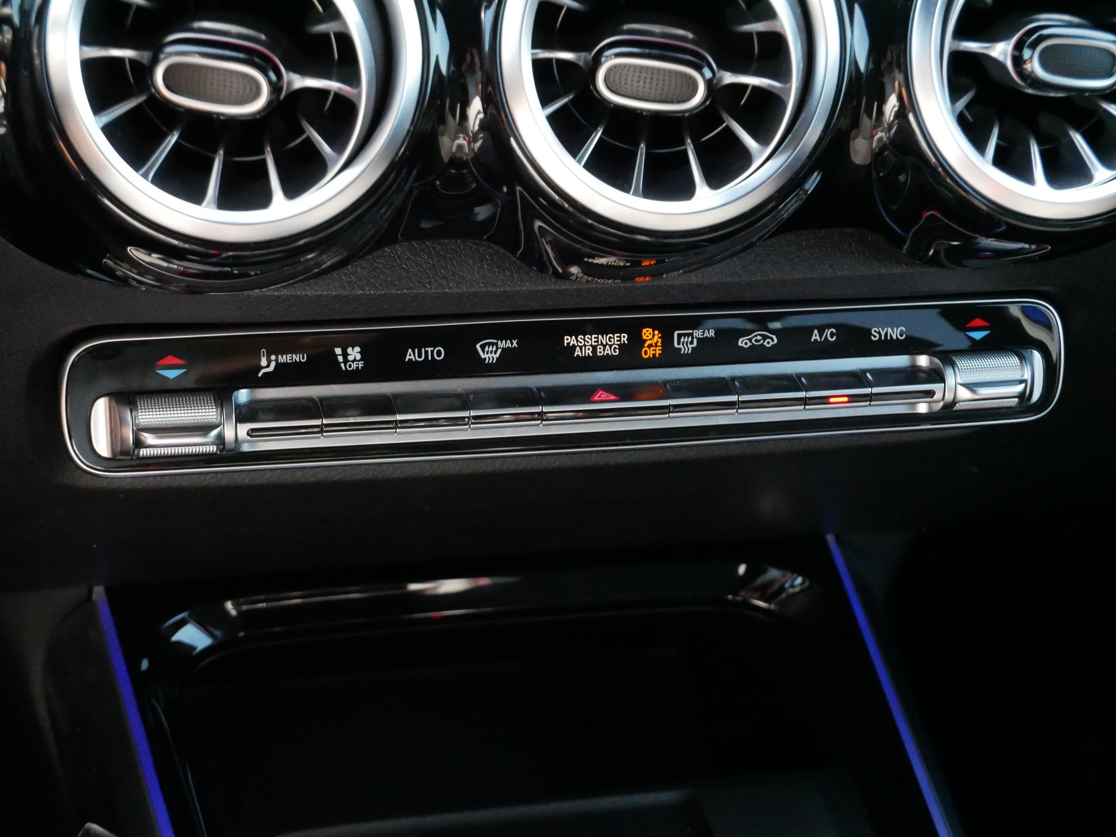 Used 2022 Mercedes-Benz GLB 250 4MATIC image 23