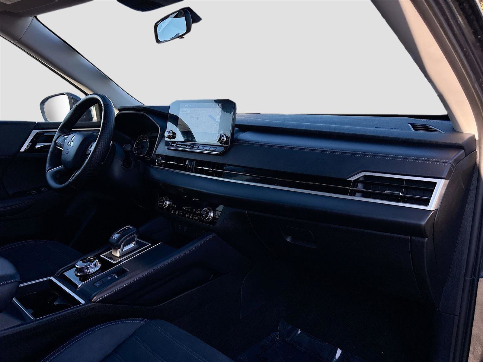 Used 2024 Mitsubishi Outlander SE image 33