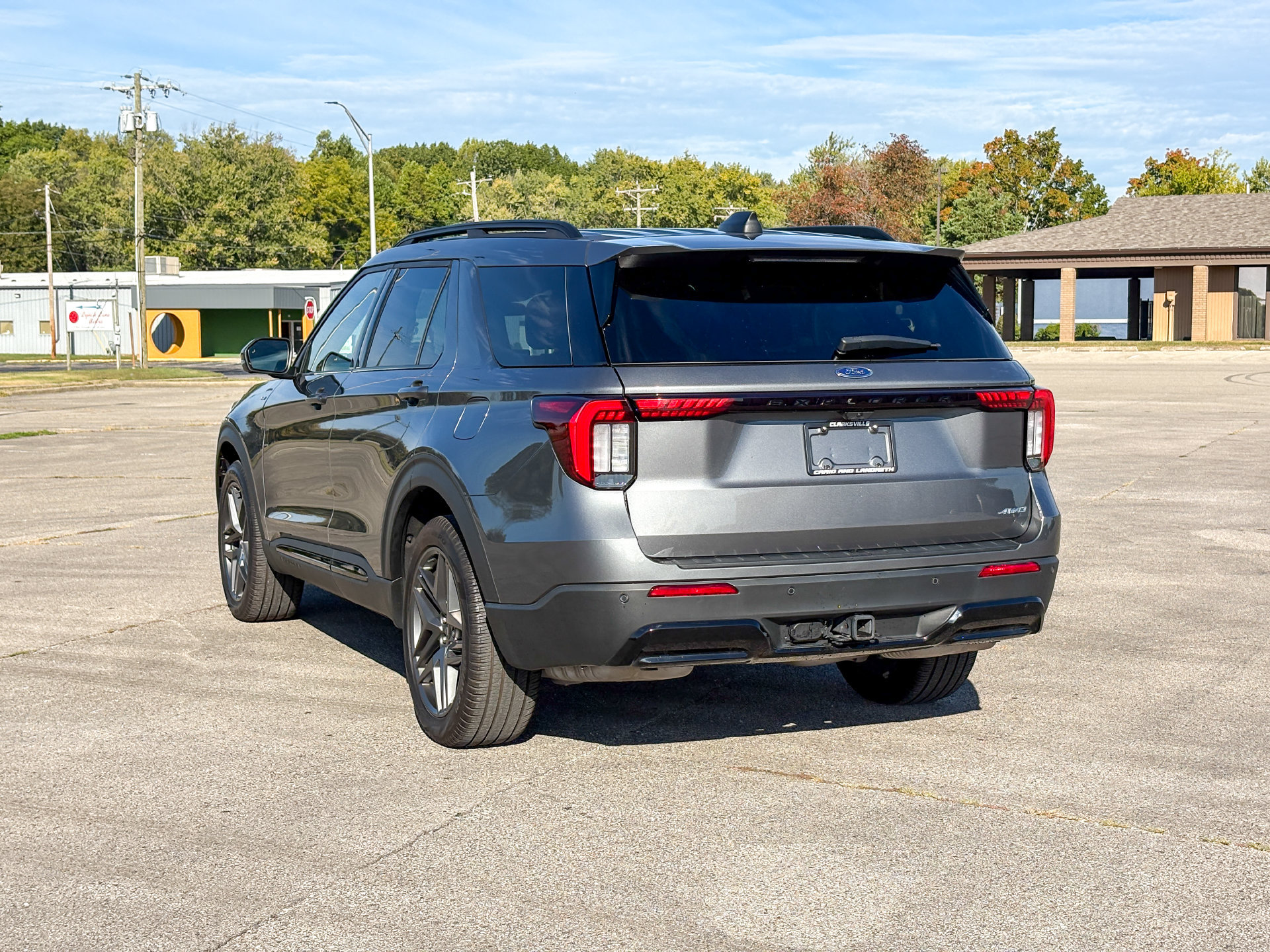 Used 2025 Ford Explorer ST-Line w/ ST-Line Street Pack AWD/4WD image 7