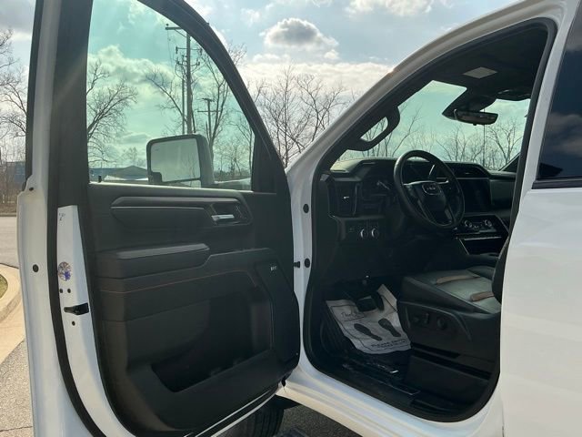 Used 2024 GMC Sierra 2500 AT4 w/ AT4 Premium Plus Package image 17
