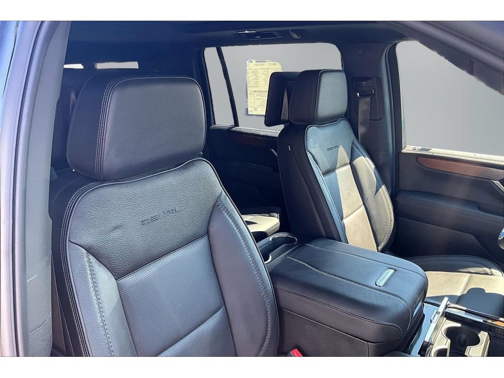New 2026 GMC Yukon XL Denali w/ Denali Reserve Package AWD/4WD image 10