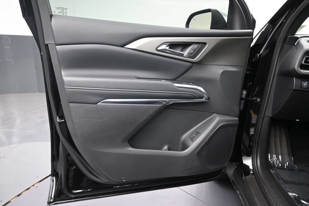 Used 2026 Chevrolet Traverse LT FWD image 11