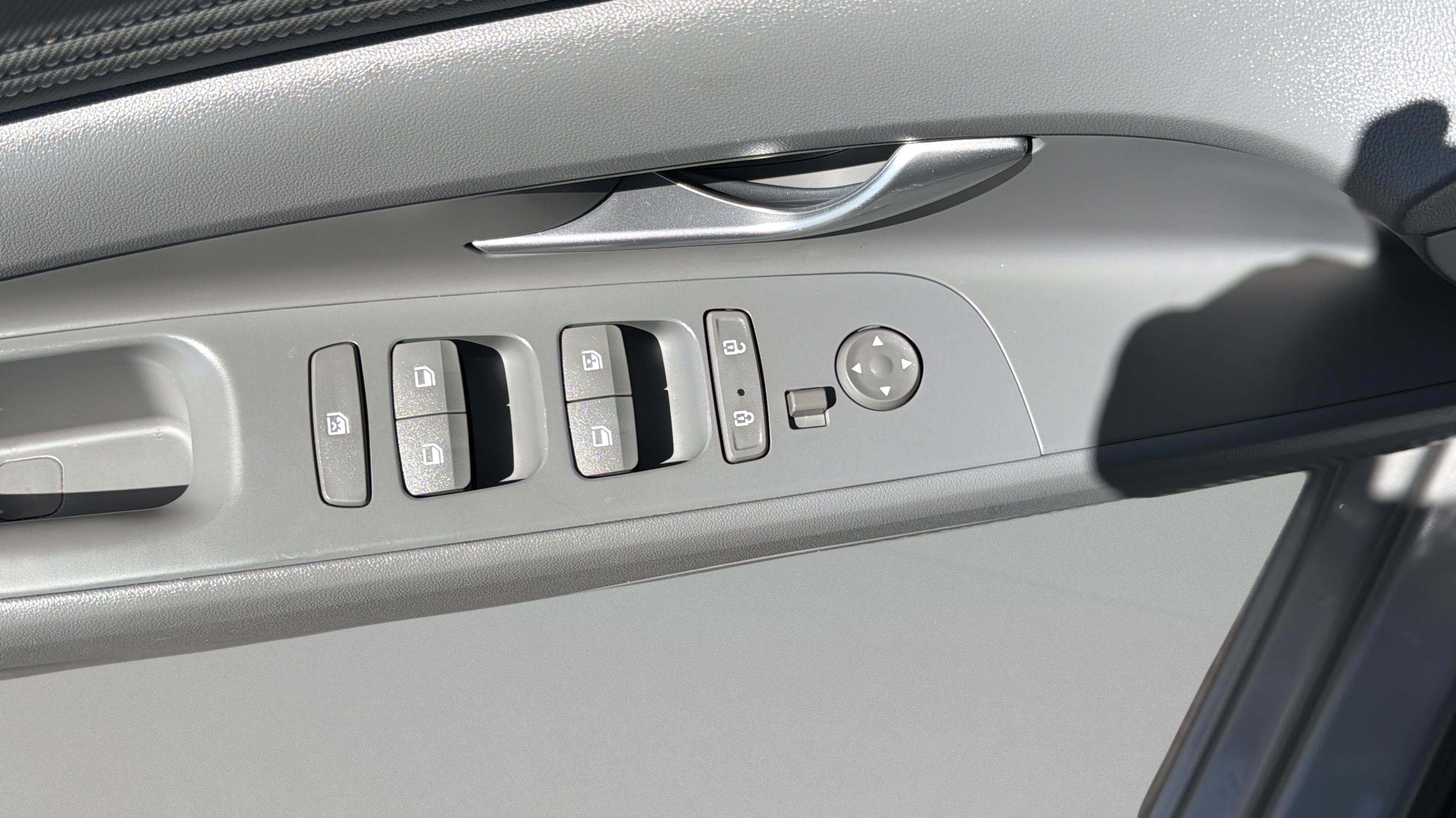 Used 2023 Hyundai Elantra SEL w/ Convenience Package image 27