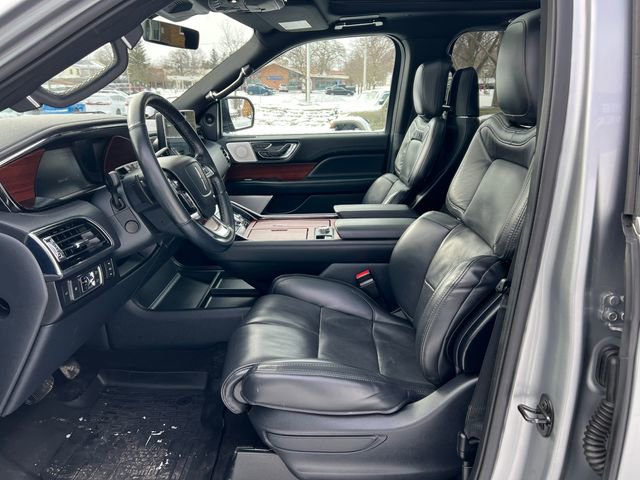 Used 2022 Lincoln Navigator Reserve image 3