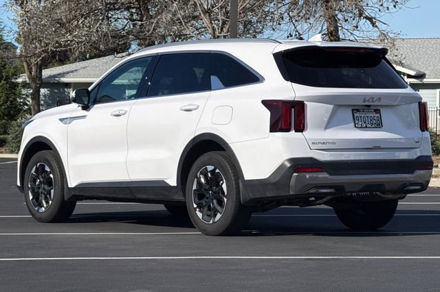Certified 2025 Kia Sorento S image 8