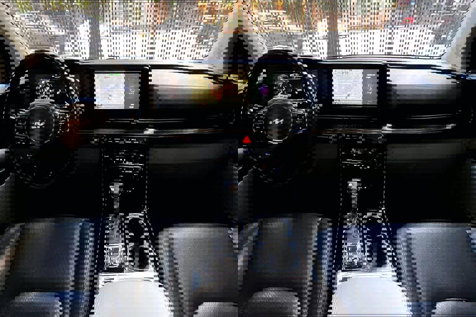 Used 2022 Kia Carnival SX Prestige image 15