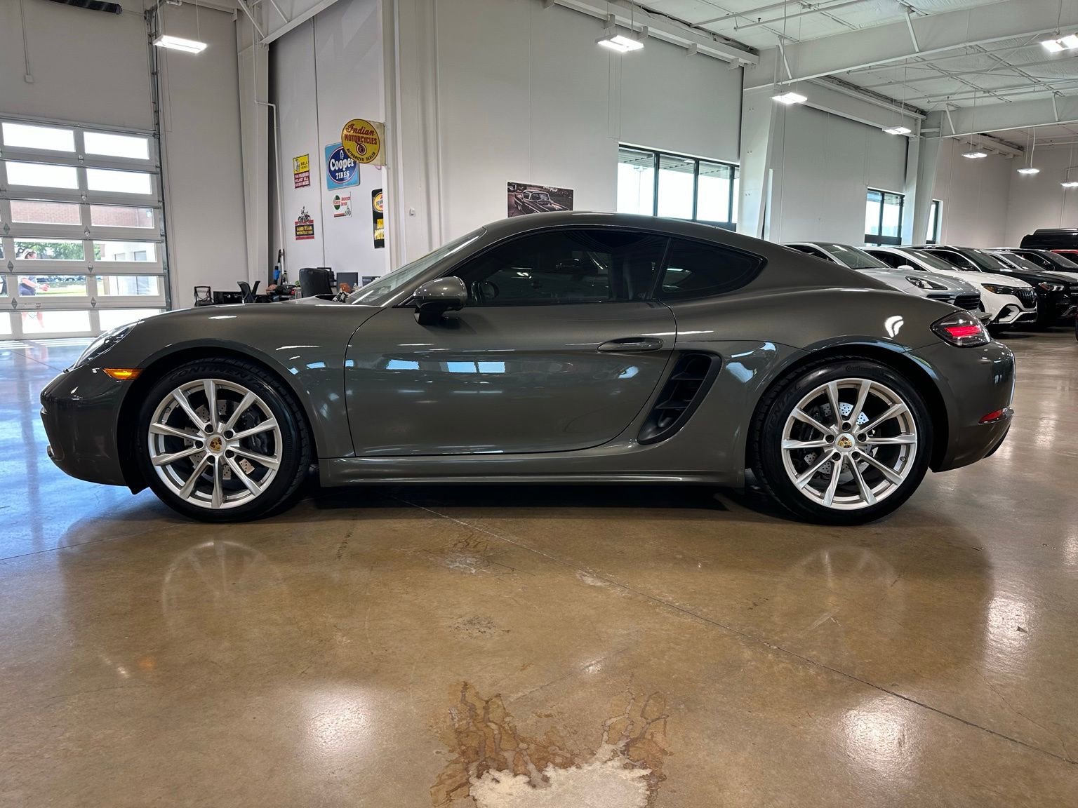 Used 2021 Porsche 718 Cayman image 4