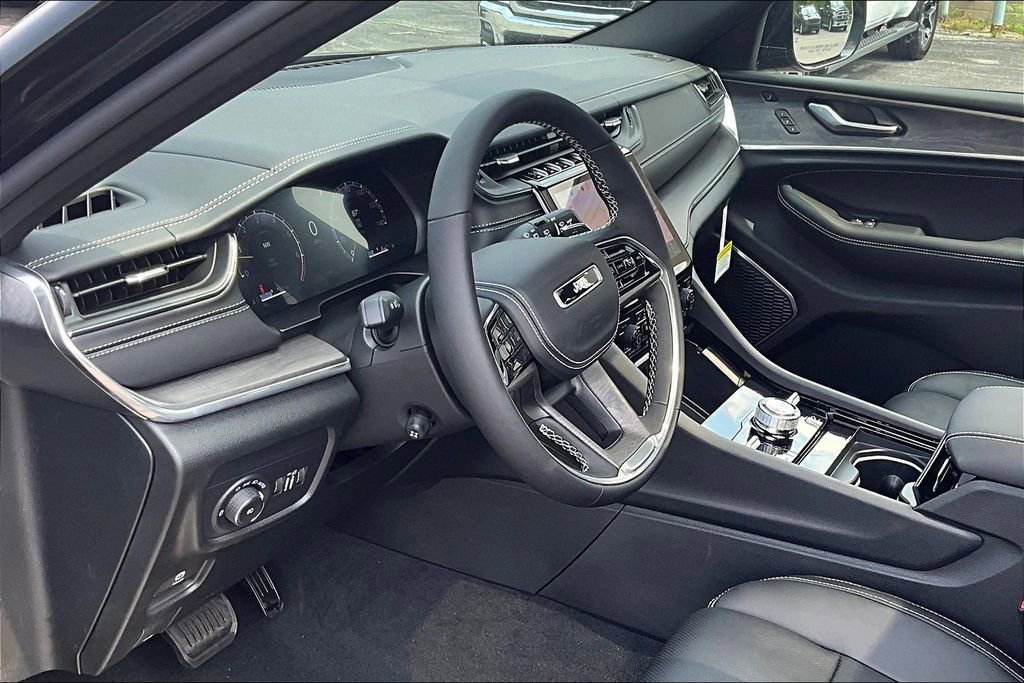 New 2025 Jeep Grand Cherokee Overland w/ Luxury Tech Group IV image 6