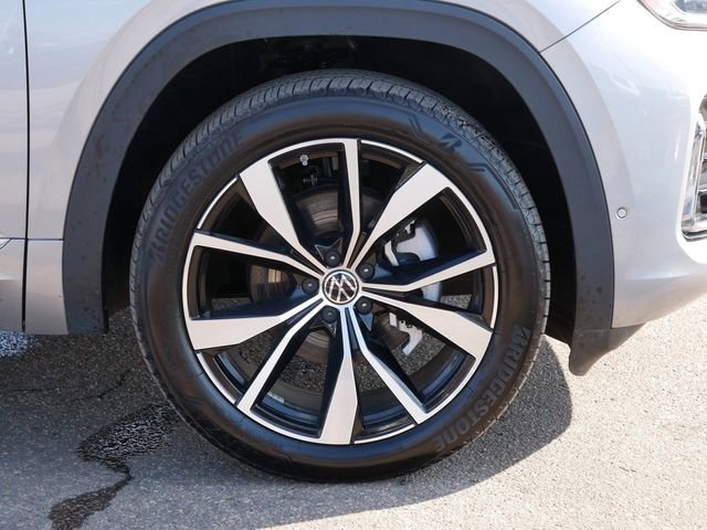 Certified 2025 Volkswagen Atlas SEL Premium R-Line image 9