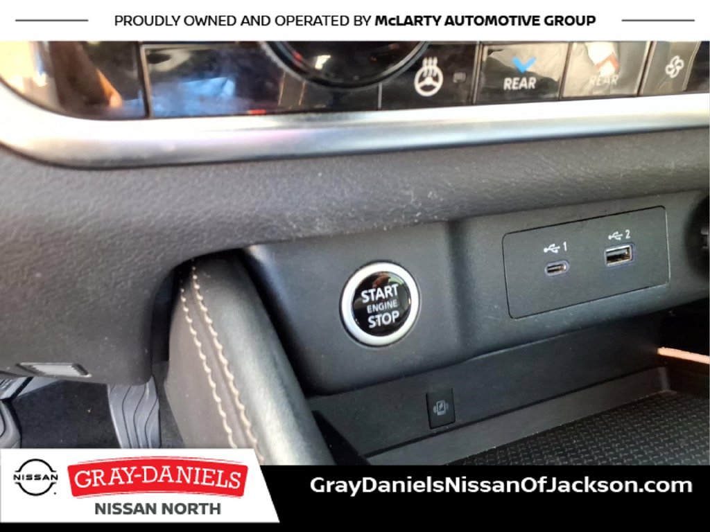 Used 2023 Nissan Rogue Platinum w/ Platinum Premium Package FWD image 16