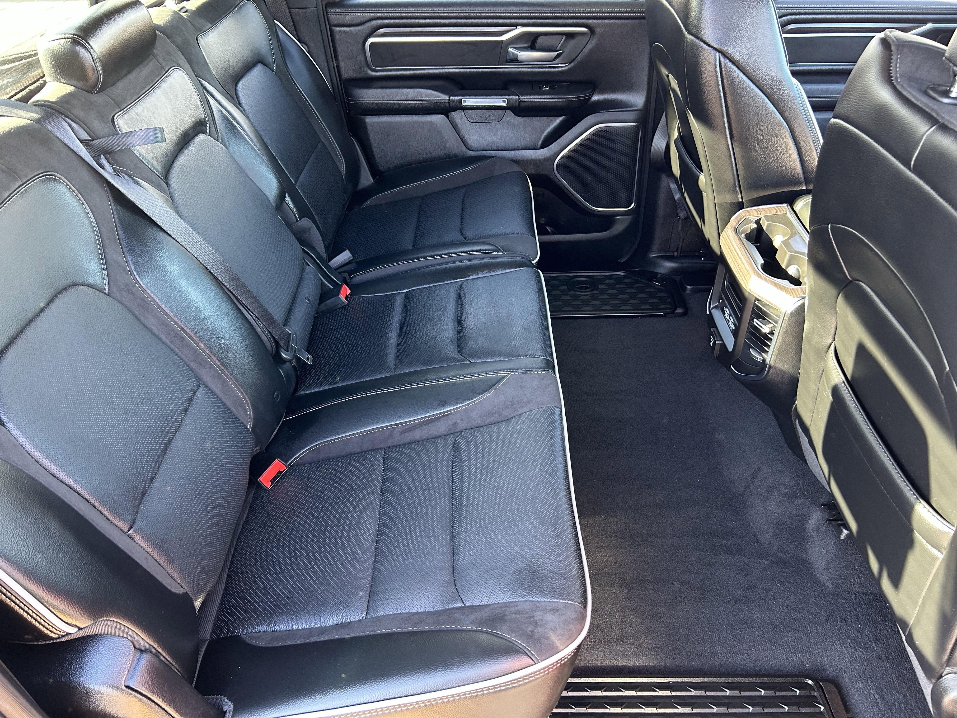 Used 2025 RAM 1500 Laramie AWD/4WD image 12