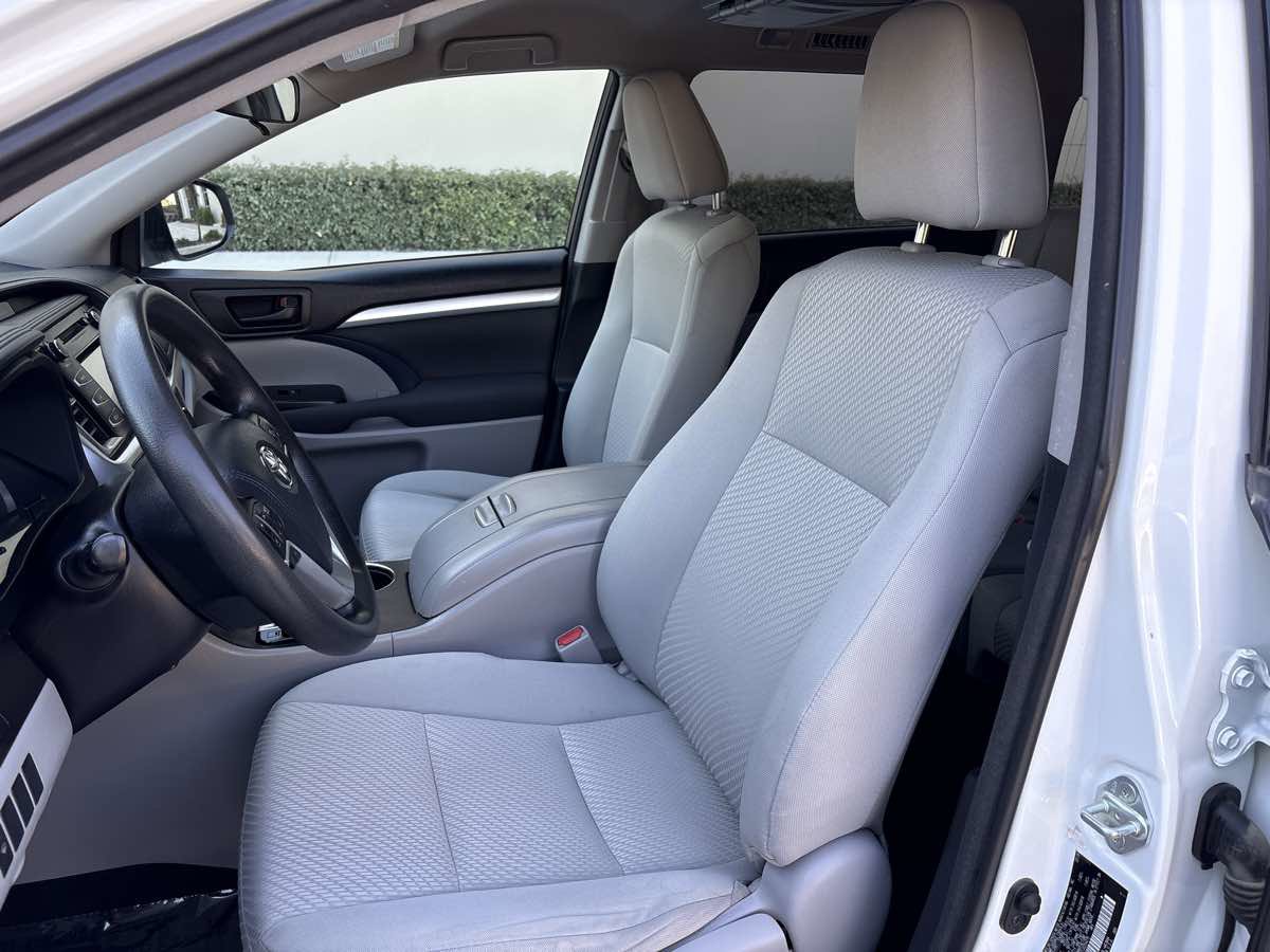 Used 2018 Toyota Highlander LE image 23