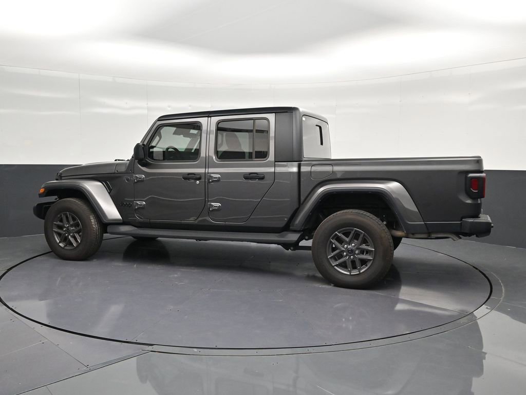 Used 2025 Jeep Gladiator Sport AWD/4WD image 8