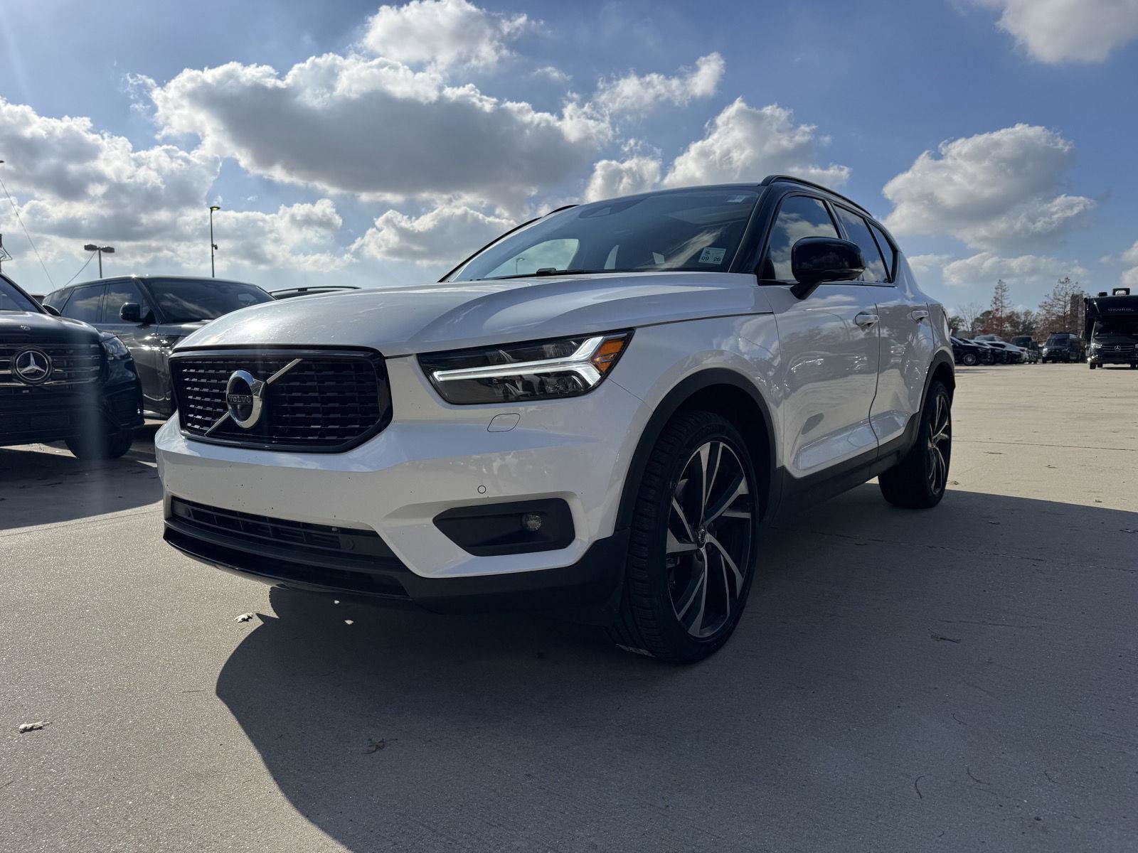 Used 2021 Volvo XC40 T5 R-Design w/ Advanced Package image 3