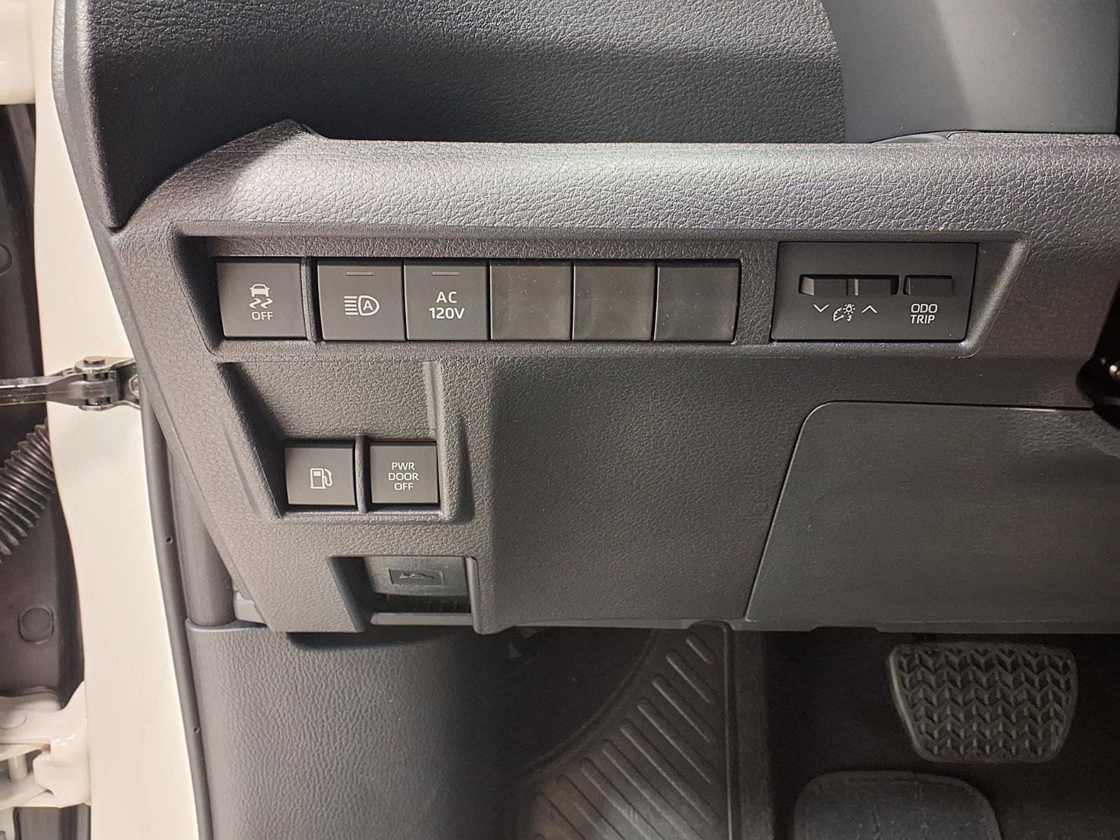 New 2026 Toyota Sienna XSE image 22