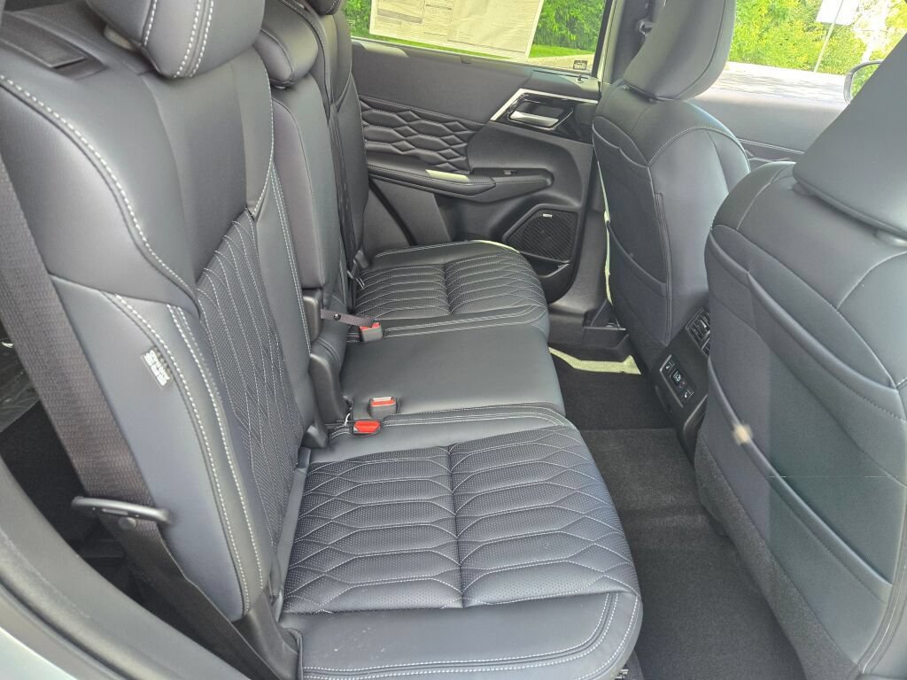 New 2026 Mitsubishi Outlander SEL AWD/4WD image 8