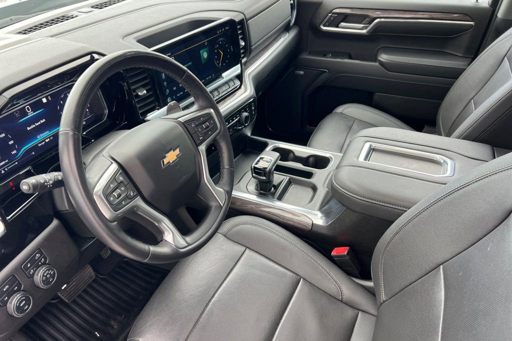 Used 2022 Chevrolet Silverado 1500 LTZ w/ LTZ Premium Package image 7