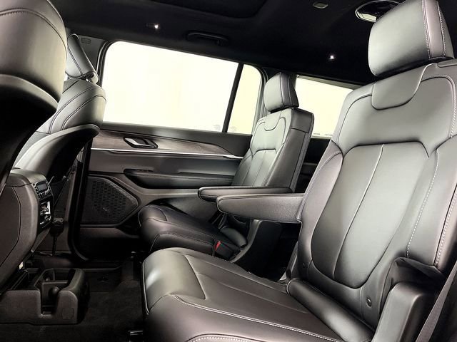 New 2025 Jeep Grand Cherokee L Limited image 23