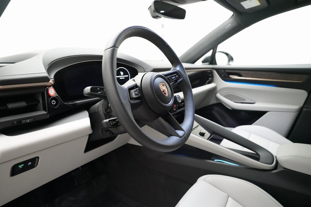 Used 2024 Porsche Macan 4 Electric image 4