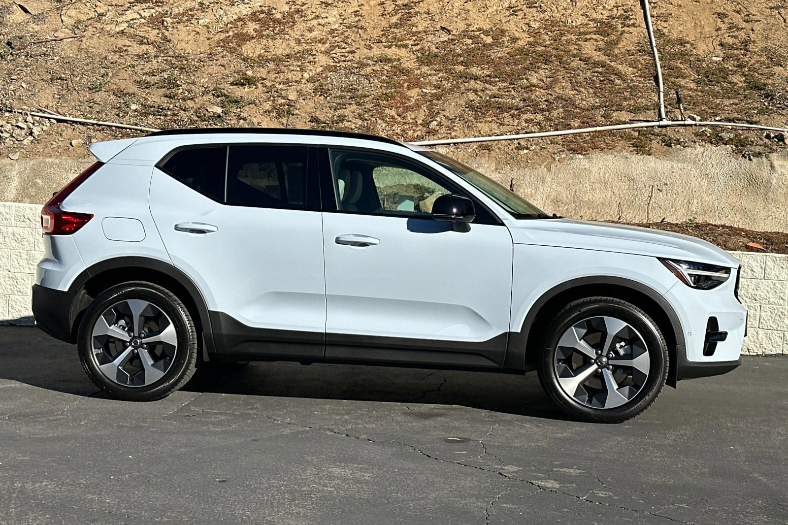 New 2026 Volvo XC40 B5 Plus w/ Protection Package Premier image 4