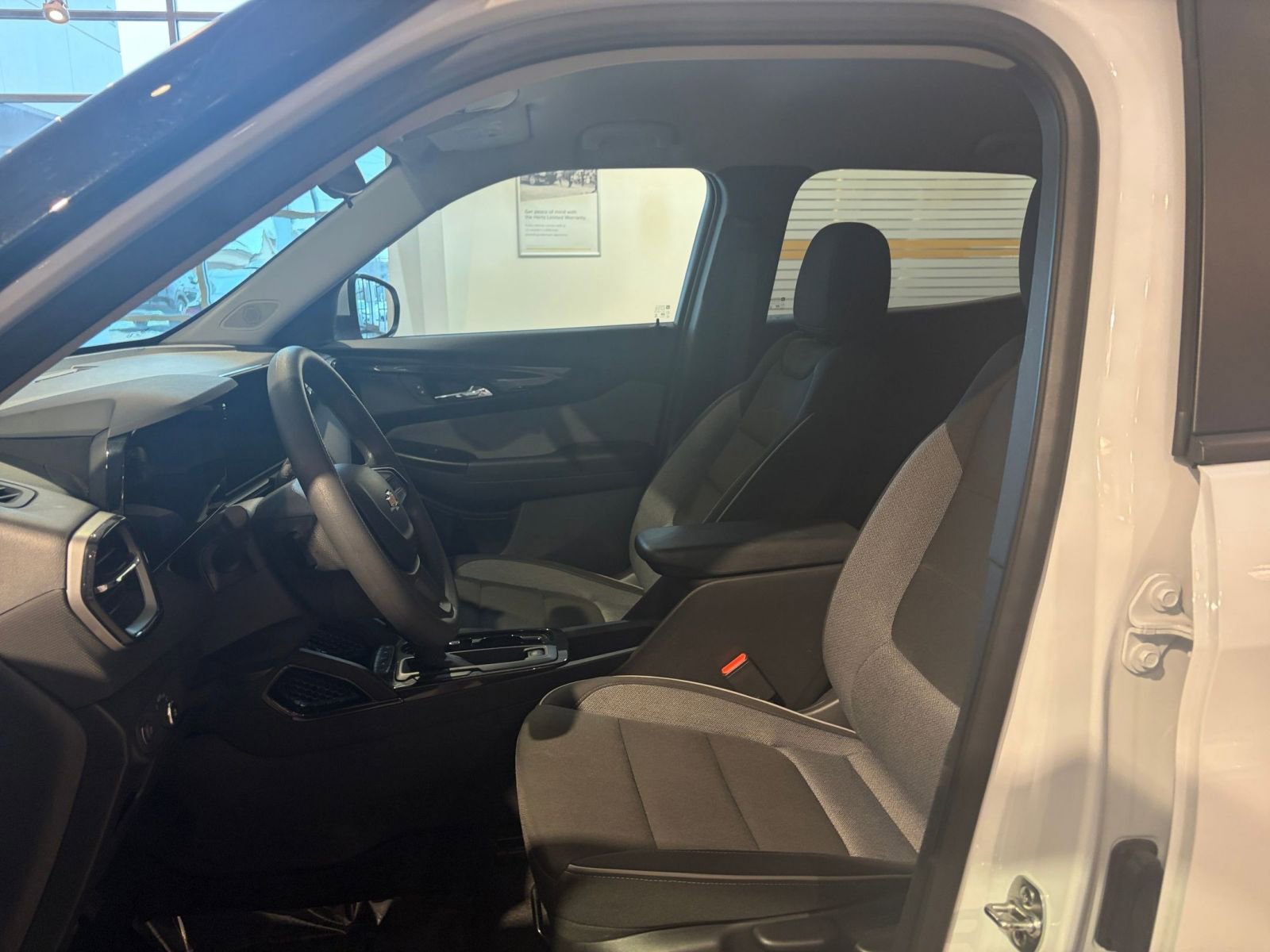 Used 2025 Chevrolet TrailBlazer LT image 24