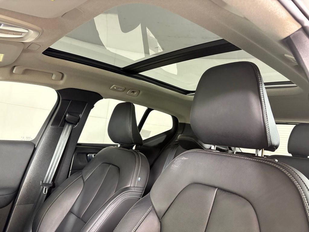 Used 2023 Volvo XC40 B5 Ultimate w/ Protection Package Premier image 16