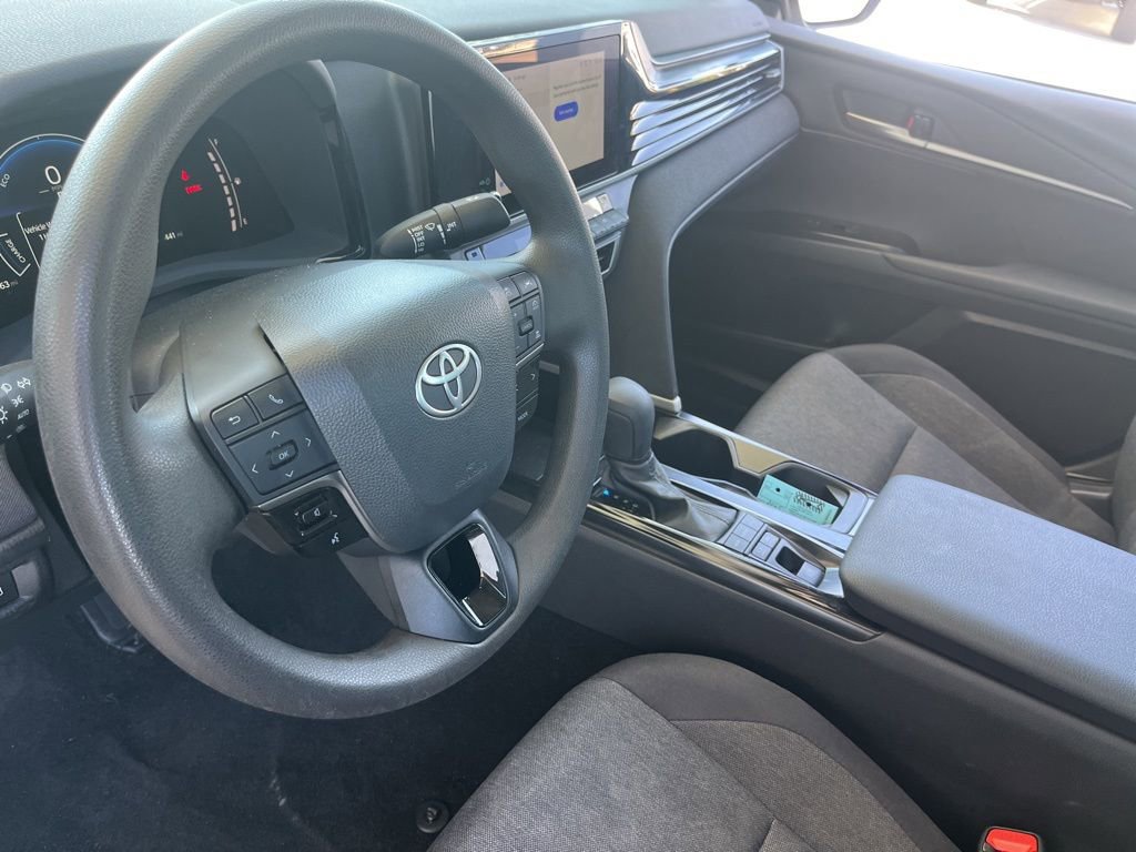 Used 2025 Toyota Camry LE image 10
