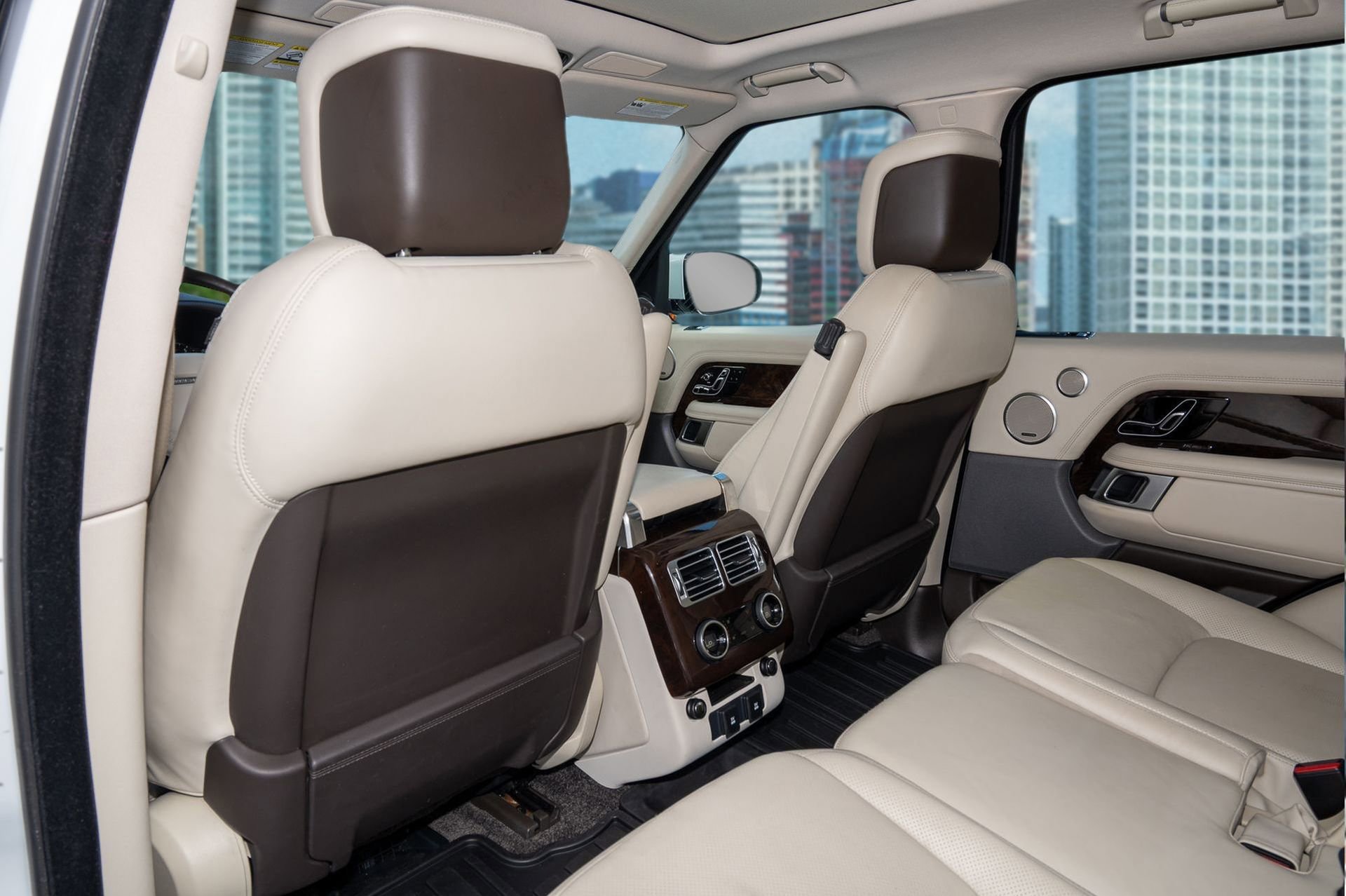 Used 2021 Land Rover Range Rover Westminster Edition image 17