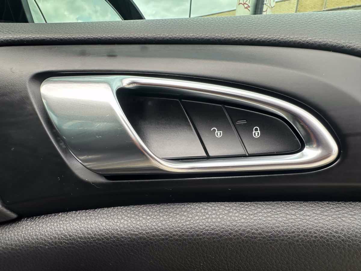 Used 2017 Porsche Cayenne AWD/4WD image 32