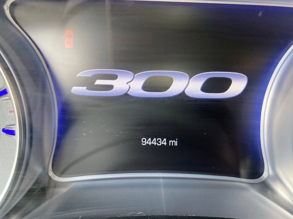 Used 2018 Chrysler 300 Touring L RWD image 6