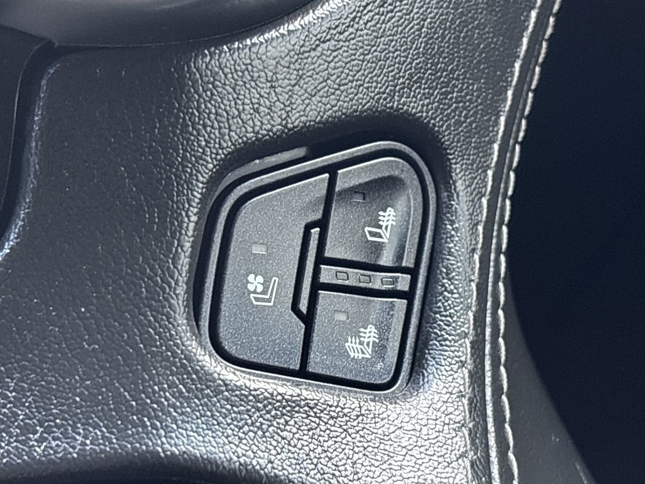 Used 2019 Chevrolet Suburban Premier RWD image 25