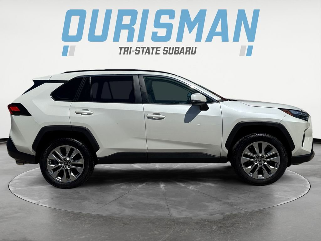 Used 2022 Toyota RAV4 XLE Premium AWD/4WD image 7