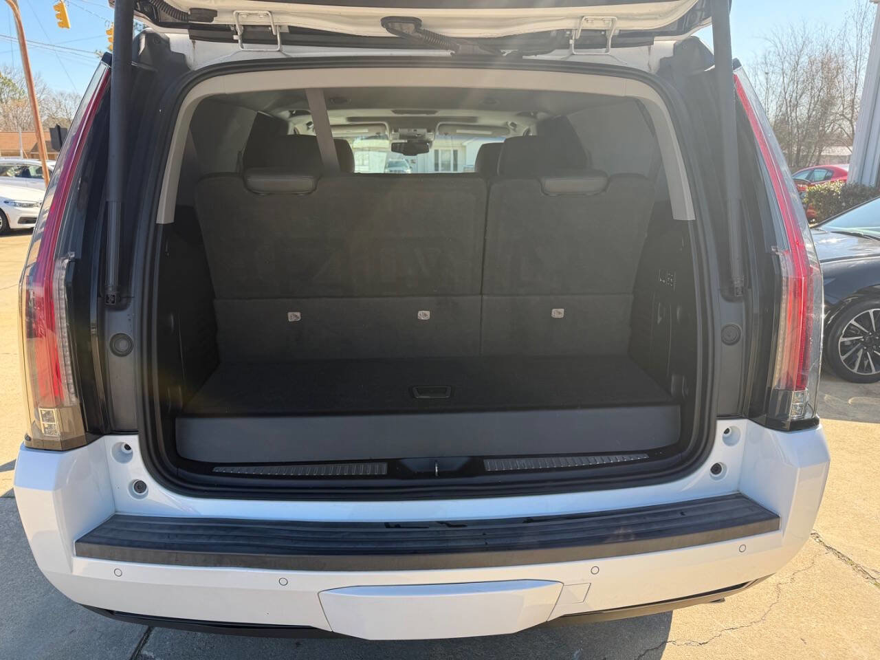 Used 2016 Cadillac Escalade Luxury RWD image 9